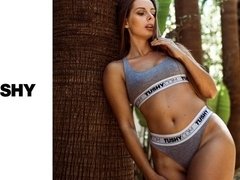 Anal, Gros cul, Blonde, Sucer une bite, Mignonne, Branlette thaïlandaise, Seins naturels, Piscine