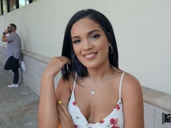 Américain, Cul, Gros seins, Sucer une bite, Robe, Fille latino, De plein air, Tatouage