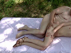 Grosse, De plein air, Chatte
