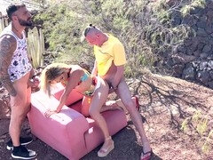 ドイツ人, ハンガリー人, ルーマニア人, スペイン人, 三人, オッパイの