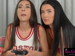 Tetas grandes, Lesbiana, Lamidas, Pezones, Pezones inflados, Coño, Calcetines, Juguetes