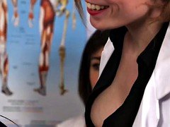 フェラチオ, 着衣女と全裸男, フェムドム, フェティッシュ, グループ, 手コキする