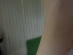 Leie, Blasen, Braunhaarige, Nahrung, Fussjob, Handjob, Zierlich, Piercing