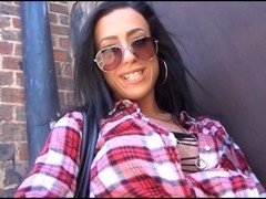 Enthousiasteling, Lieveling, Bruinharig, Flashing, Buiten, Openbaar, Tieten likken, Bekijker