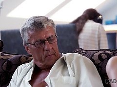 18 jaar, Pijpbeurt, Bruinharig, Gevangen, Daddy, Hd, Masturbatie, Tiener