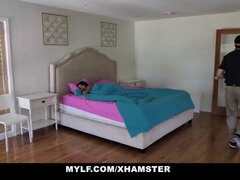 Arsch, Braunhaarige, Geile alte tussi, Handjob, Hd, Ehemann, Wichsen, Mutti