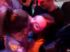 Grote mammen, Blond, Naakte man aangeklede vrouw, Schattig, Pop, Groep, Hd, Feest