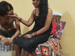 18 ans, Tante, Indienne, Embrassement, Soeurs, Belle mère, Adolescente, Attachée