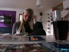 Enthousiasteling, Blond, Pijpbeurt, Rondborstig, Hondjeshouding, Gezichtspunt, Tieten likken