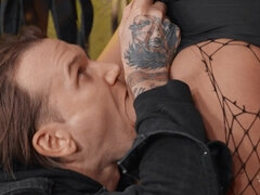 Cul, Lécher le cul, Gros cul, Sucer une bite, Gorge profonde, Branlette thaïlandaise, Latex, Rugueux