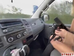 Anal, Blonde, Voiture, Gorge profonde, Doigter, De plein air, Petite femme, Public