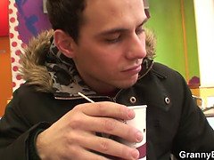 デカパイ, ブロンド, フェラチオ, チェコ, お婆さん, 毛深い, 熟年, 叫ぶ