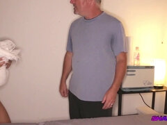 18 jaar, Bruinharig, Handbeurt, Hd, Aftrekken, Masseren, Tatoeage, Tiener