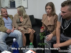 Blondine, Blasen, Tschechisch, Brille, Hardcore, Milf, Dürr, Frauentausch