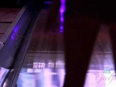 Amateur, Doigter, Petite amie, Orgasme, De plein air, Pov, Cheveux courts, Jupe