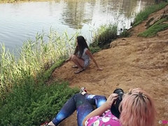 Braunhaarige, Einschiebung, Im freien, Pissen