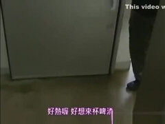 アジア人, デカパイ, 日本人, 公共, 秘密の, 教師, トイレ