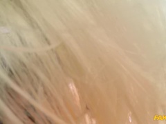 Leie, In den arsch, Grosse titten, Blasen, Auto, Hundestellung, Handjob, Pov