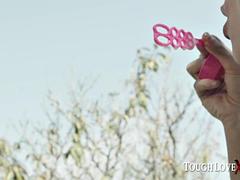 Blond, Pijpbeurt, Sperma, Buiten, Slet, Tieten likken