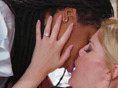 Tromperie, Pieds, Doigter, Hd, Interracial, Lingerie, Fête, Mariage