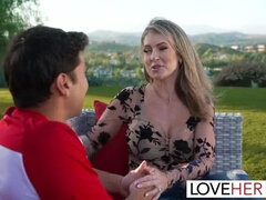 Tetas grandes, Mamada, Pies, Penetracion con dedos, Desnudo, Al aire libre, Dolor, Pov