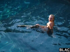 Большие сиськи, Блондинки, Глубокая глотка, Две девушки, Огромные размеры, Межрасовый секс, Киски, Наездница