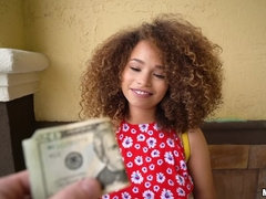 Amateur, Culo, Morena, Estilo perrito, Tetas naturales, Bragas, Pov, Público