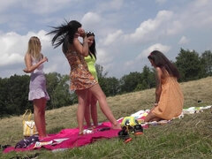 Culo grande, Tetas grandes, Checa, Juegos, Desnudo, Al aire libre, Bragas, Realidad