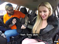 美女, イギリス人, 車, ぽちゃ, ピアス, 公共, 現実, 生徒