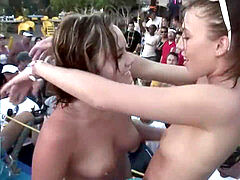 Bad, Im freien, Party, Öffentlich, Rasiert, Titten