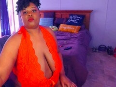 Trina Foxx, the sexy cam model, flaunts her voluptuous curves and luscious ebony booty