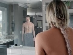 Nana, Blonde, Frère, Tromperie, En levrette, Lesbienne, Douche, Mouillée