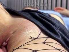 Grosse bite, Maman, Orgasme, Petite femme, Chatte, Rasée, Jarretelles, Sous la jupe