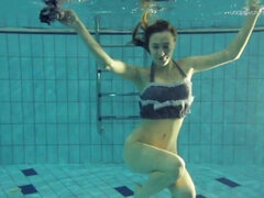 18, デカパイ, ドレス, 自然山雀, プール, 公共, 一人, 水中