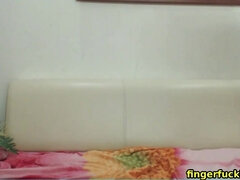 18, 茶髪の, 巨乳な, 指いじり, 小柄, 一人, オッパイの, 濡れ