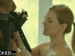 Schwarz, Blondine, Blasen, Kehlenfick, Schwanz, Aufs gesicht abspritzen, Interrassisch, Reiten