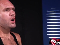 Grosse bite, Sucer une bite, Brunette brune, Queue, Extrême, Fétiche, Muscle, Tatouage