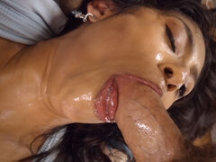 Gros cul, Grosse bite, Gros seins, Sucer une bite, Brunette brune, En levrette, Cuisine, Adolescente