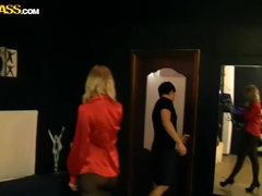 ブロンド, ダンス, ヒール, 穴開きパンティ, ストリップ, ゴックンする, 三人