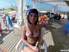 Culo grande, Morena, Corridas, Europeo, Corridas faciales, Pajear, Público, Tetas