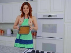 Arsch, Nahrung, Küche, Masturbation, Muschi, Solo, Tanga, Spielzeuge