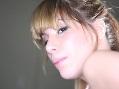 Grote mammen, Pijpbeurt, Lul, Hondjeshouding, Sperma in gezicht, Vingeren, Hardcore, Natuurlijke tieten