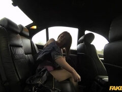 Amateur, Voiture, Petite amie, Branlette thaïlandaise, De plein air, Pov, Lécher le sphincter, Uniforme