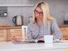 デカ尻, デカチン, ブロンド, フェラチオ, バック, キッチン, ティーン, オッパイの