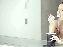 Brunette brune, Femelle, Doigter, Énorme, Masturbation, Orgasme, Solo, Nénés