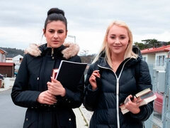 Anaal, Kont, Lieveling, Blond, Pijpbeurt, 1 man 2 vrouwen, Kousen, Trio