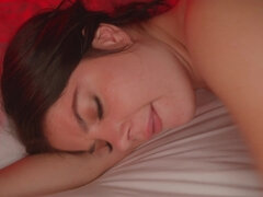 Brunette brune, Gode, En levrette, Lesbienne, Jouets