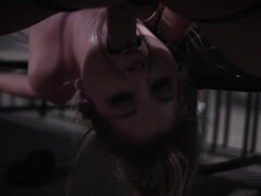 Gode, 2 femmes 1 homme, Hard, Seins naturels, Piercing, Chatte, Plan cul à trois, Jouets