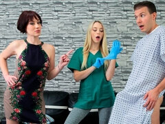 Blasen, Hundestellung, Frau frau mann, Mutti, Krankenschwester, Dürr, Jungendliche (18+), Flotter dreier