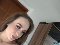 Garce, Britannique, Brunette brune, Argent, Public, Chatte, Maigrichonne, Nénés